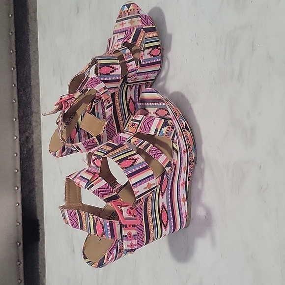 Charlotte Russe Wedges size 7 - Picture 2 of 3